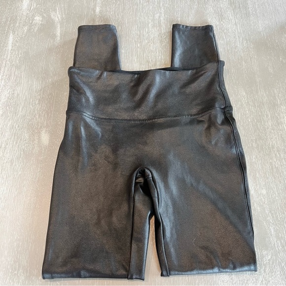 Spanx faux leather womens black leggings size Medium tummy control high waisted - Picture 3 of 5